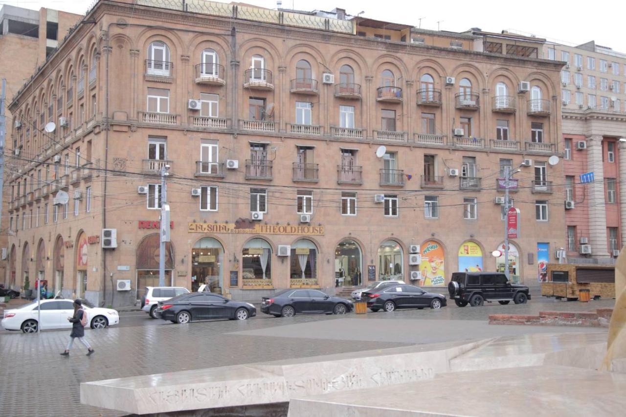 "Royal" Apartment #2 Erevan Esterno foto